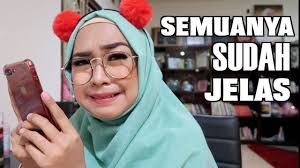 Ia merupakan salah satu hijabers cantik yang kini menjadi selebgram. Qna Ria Ricis Youtube