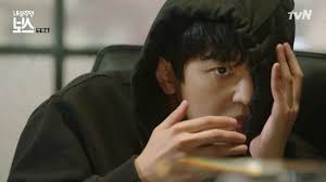 Aku dengar dari presdir kalau temannya bilang kerjaanmu bagus. 9 Fakta Menarik Kepribadian Introvert Dari Drama Korea Introverted Boss