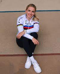 Else books set in ireland emma ramahi medicine chave de. Emma Hinze