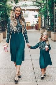 Die kleider werden nach unten h. 100 Tolle Mutter Tochter Kleid Ideen Und Styling Tipps Wohnideen Und Dekoration Mutter Und Tochter Kleider Mama Tochter Kleider Mutter Tochter Outfits