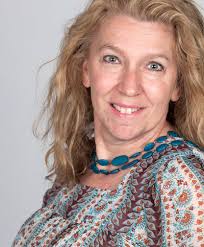 Debra Whitford's Instagram, Twitter & Facebook