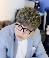 Celebrity shoe designer looks unrecognisable with a new shock hairstyle. 25 Best Hairstyles For Men With Chubby Round Face Shapes 2021