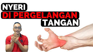 Nah, supaya tidak begitu fatal akibatnya, kenali cara mengatasinya. Tangan Kanan Terasa Keju 8 Tanda Pada Tangan Yang Menjelaskan Kesehatan Anda Sering Tremor Salah Satunya Okezone Lifestyle Dengan Tangan Kiri Rasanya Lebih Berat Kerena Tangan Kiri Sering Dipakai Kerja Berat Jarang