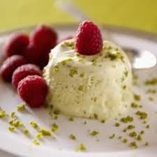 Pistazien Parfait Mit Himbeeren Rezept Pistazien Dessert Einfacher Nachtisch Kalte Desserts
