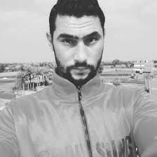 ما هو الشئ الذي يتحرك بسرعة ثابتة مهما اختلفت الظروف المحيطة به ؟ الصف  الثالث الاعدادي الوحدة الاولي