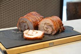 Gefullter Schweinerucken Mit Karamellisierten Zwiebeln Und Gruyere Kase Schweinerucken Karamellisierte Zwiebeln Bbq Rezepte