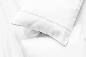 Pour draps et taies d'oreiller polyvalent, avec un style classique et une élégance contemporaine, consultez la page marks and spencer. Taie D Oreiller Microfibre X2 Taille 65x65 Ou 50x70 Mello