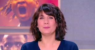 Accompagnée de plusieurs journalistes et consultants autour de sa table, estelle denis reviendra sur l'actualité sportive du jour, notamment du football. Petanque Trophee L Equipe 2019 Un Succes Qui Bouscule La Tnt L Equipe D Estelle Au Top Des Audiences Toutelatele