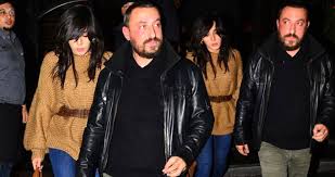 Onur saylak'ın 3 yıldır beraber olduğu gözde yılmaz bir erkek bebek dünyaya getirdi. Tuba Buyukustun Den Ayrilan Onur Saylak Yeni Askiyla Ilk Kez Goruntulendi Haberler Magazin