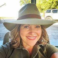 Jodi Sadler's Instagram, Twitter & Facebook