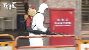 （圖/疫情記者會截圖） （圖/疫情記者會截圖） （台灣英文新聞 / 林于雯 綜合報導）全國防疫第三級警戒將於28日到期，指揮中心今(23日)宣布全國三級警戒將再延長2週至7月12日，並強化6大應落實事項。 Yj2af6hn2mi5rm