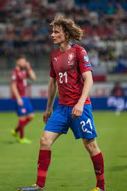 Začínal v brně, v moravské slavii, následně pokračoval ve zbrojovce. File Alex Kral Czech Rp Montenegro Euro 2020 Qr 10 06 2019 2 Jpg Wikimedia Commons