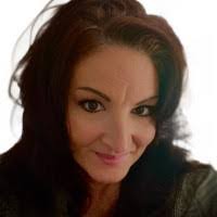 Jen Vitello's Instagram, Twitter & Facebook