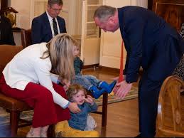 Barnaby joyce will sit in scott morrison's chair while the pm is in quarantine. Bl F 3 Wi0a09m