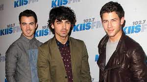 The jonas brothers are an american band. Nick Joe Und Kevin Sind Als Jonas Brothers Mit Neuer Single Sucker Zuruck