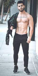 christopher king adli kullanicinin cute man mec mignon panosundaki pin kasli erkekler erkek modasi unluler