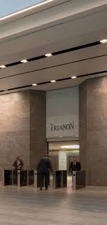 Das moderne bürohochhaus bietet einen. Art Invest Real Estate Trianon