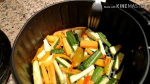 In poche parole una friggitrice ad aria è un forno a convenzione in miniatura, ed è questo il suo grande potenziale, si può cucinare qualsiasi cosa! Verdure Cotte In Friggitrice Ad Aria Video Ricetta Youtube