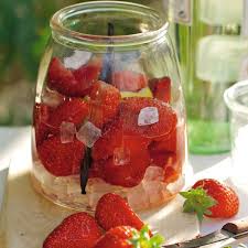 Toll Fur Den Sommer Wenn Es Frische Erdbeeren In Hulle Und Fulle Gibt Nach 4 5 Wochen Ruhezeit Kann Man Den Likor Ge Erdbeerlikor Erdbeeren Limonade Rezept