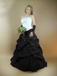 A football department was formed in january 1900 and this became a separate entity within the club on 1 july. Brautkleid Hochzeitskleid Schwarz Weiss Inkl Reifrock Kleiderfreuden