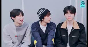 Jungwon, jay, jake, niki, heeseung, sunghoon, and sunoo. Enhypen Korea On Twitter 201030 They Are Live Heeseung Sunoo Sunghoon