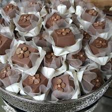حلويات الأعراس و المناسبات حلويات الخطوبة حلويات العيد حلويات عصرية و تقليدية جزائرية In 2020 Food Sweets Sweet