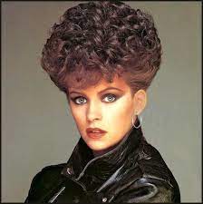 So Sheena Easton Wanders Into The Digital Salon Short Permed Hair Bouffant Hair Short Hair Styles