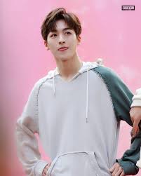 43 個讚 0 則留言 Instagram 上的r1se 何洛洛 糯米糍 韶歌 520 Luoluo 心的转换 开始转换 演员何洛洛已就位 C 末日情節 C Fontana Di Trevi 何洛洛