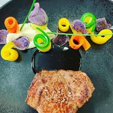 Le Filet Poele Jus Au Balsamique Noir Et Poivre De Sichuan Mousseline De Celeri Les Toques D Auvergne En 2020 Poivre De Sichuan Celeri Le Filet