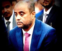 هل نستطيع القول أن دولة رئيس الوزراء الأخ سالم بن بريك لم يحسبها صح على  الرغم من معرفتنا به أن مسؤول جاء من خارج الأحزاب وينتمي إلى الإدارة ويريد  أن يشتغل. كان