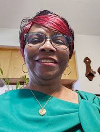 Sarah Rafferty in shades. Photo credit:  https://bodhizazen.net/sarah-rafferty-measurements/