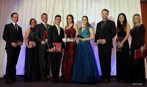 Die beste deutsche reiterin julia krajewski machte den misserfolg im teamwettbewerb bei der vielseitigkeit wett und sicherte sich die goldmedaille. Traditioneller Championats Ball In Warendorf Julia Krajewski Versucht Erklarungen Ludwig Quarter Horse