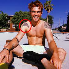 Even though the two tried to keep their romance private, there were a. Kj Apa Age Who He S With Romantically His Natural Hair