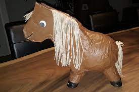 Regenachtige dag knutselen cowboyfeest paardenhoofd kleintjes. Sinterklaas Surprise Paard Sinterklaas Surprise Paard De Knutseljuf Ede