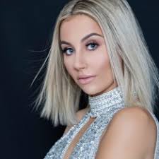 Danielle Reeves's Instagram, Twitter & Facebook