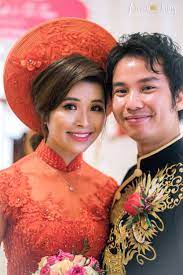 Bride And Groom Wearing The Gorgeous Traditional Vietnamese Wedding Ao Dai Traditional Vietnamese Wedding Vietnamese Wedding Ao Dai Wedding