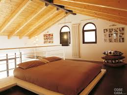 Camera da letto letto a soppalco moderno rustico contemporaneo materiale del pavimento: Una Casa A Doppia Altezza Con Soppalco Di 70 Mq Cose Di Casa