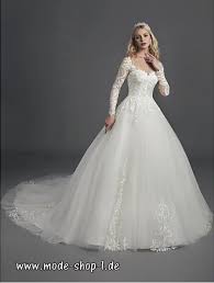 Brautkleider prinzessin verwandeln dich formvollendet und edel in eine wunderschöne prinzessin wie aus dem märchenbuch. Langarm Prinzessin Brautkleid 2019 Mit Spitze Und Kirchen Tull Schleppe Brautkleid Prinzessin Brautkleid Spitze Kleider Hochzeit
