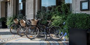 Il a commencé un club de lecture en ligne pour les sportifs pour justement les pousser à s'ouvrir, à en confinement à paris, axel toupane nous donne de ses nouvelles. Hotel Brighton Near Paris Champs Elysees Esprit De France