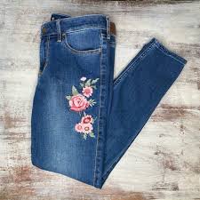 Hollister Embroidered Skinny Crop Jeans In 2020 Cropped Skinny Jeans Skinny Jeans