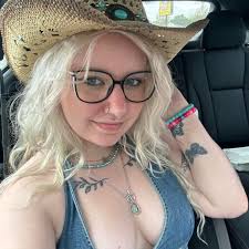 What are some recommended drinks for a liquid diet after wisdom teeth  removal?