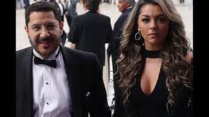 El juego entre estos dos personajes fracturó las relaciones del grupo parlamentario de morena que se dividió y por lo que se optó a. Conoce A La Esposa De Marti Batres Guadarrama