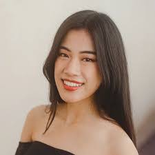 Evelyn Pham's Instagram, Twitter & Facebook