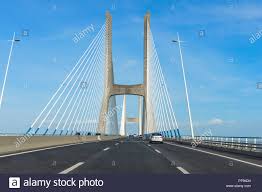 Vasco da gama was born in 1460 to a wealthy portuguese family in sines, portugal. Ponte Vasco Da Gama Brucke Die Langste Brucke In Europa Lissabon Portugal Stockfotografie Alamy