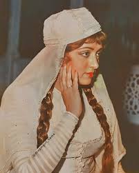 Hema Malini | 𝗢𝗻 𝗧𝗵𝗲 𝗦𝗲𝘁𝘀 𝗢𝗳 '𝗥𝗮𝘇𝗶𝗮 𝗦𝘂𝗹𝘁𝗮𝗻' (1983) 🤍  𝓢𝓱𝓮 𝓘𝓼 𝓞𝓷 𝓣𝓱𝓮 𝓢𝓱𝓸𝓸𝓽𝓲𝓷𝓰 𝓣𝓲𝓶𝓮✨ - ''When Kamal Amrohi  wanted to research about this film, he found... | Instagram