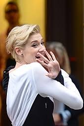 She appears in australian, american and british elizabeth debicki height is around 6 feet 2 inches tall and her body weight is 66 kilograms. Elizabeth Debicki Wikipedia