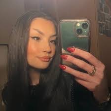 Molly Barham's Instagram, Twitter & Facebook