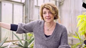 Elena cattaneo is the 14,781st most popular politician (down from 13,508th in 2019), the 3,614th most popular biography from italy (down from 2,984th in 2019) and the 809th most popular italian politician. Naufraghi Senza Volto Cristina Cattaneo Raffaello Cortina Editore Libro Raffaello Cortina Editore
