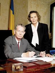 Si abia intrevedem usoara stralucire de scoica a perlelor care atrag. Regele Mihai I Si Regina Ana 67 De Ani De Casatorie Ziarul National