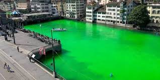 Starker regen und sturm hinterlassen bilder von zerstörung. Schockierender Anblick Fluss In Zurich Giftgrun Gefarbt Wetter Com